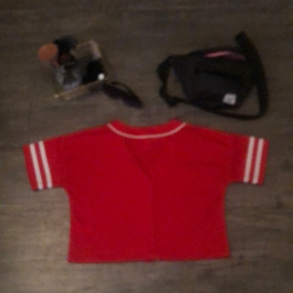Red cropped baseball jersey - Picture 2 of 3
